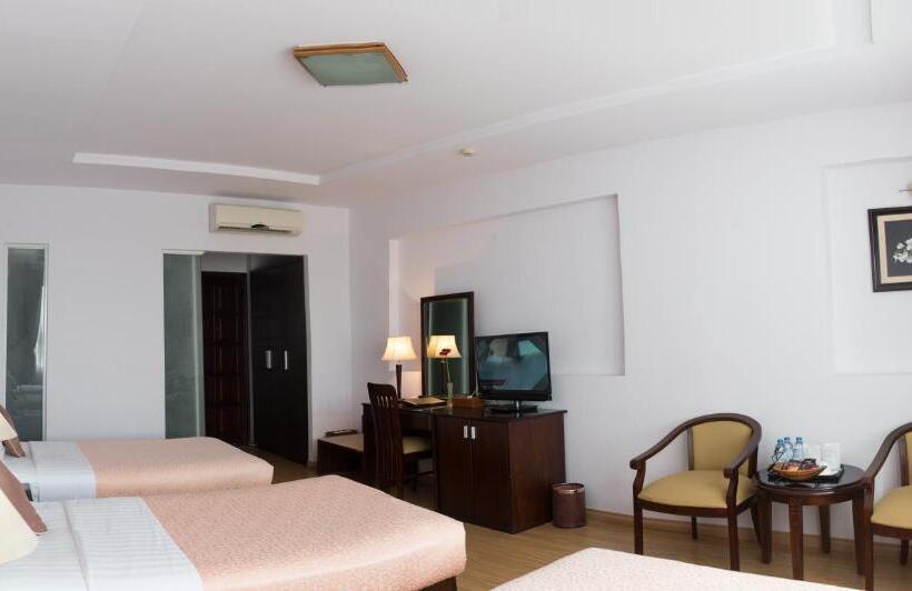 اتاق لوکس سه تخته, Chau Pho