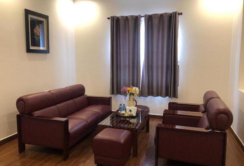 اتاق خانوادگی, Chau Pho