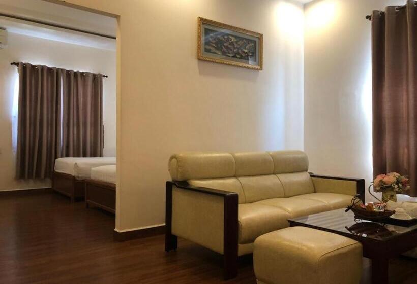 اتاق خانوادگی, Chau Pho