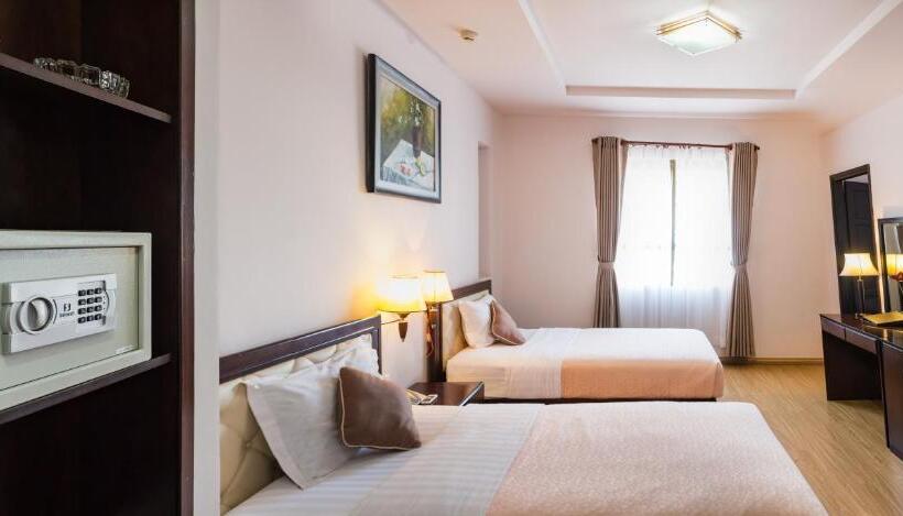 اتاق لوکس خانوادگی, Chau Pho