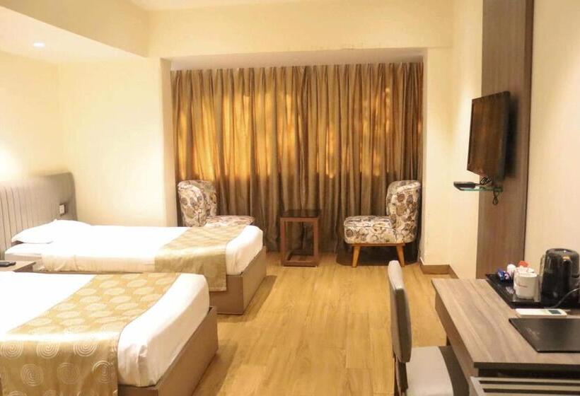 Deluxe Room, Diplomat, Colaba