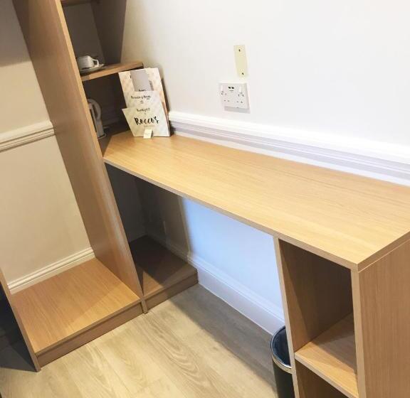 Номер Basic, Gidea Park