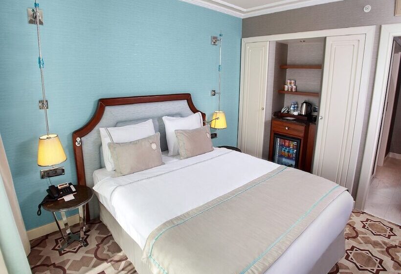 اتاق خانوادگی, Grand Durmaz