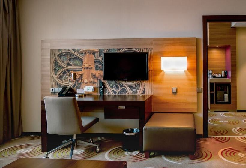 مجموعه ویستا شهر, Holiday Inn Kyiv By Ihg