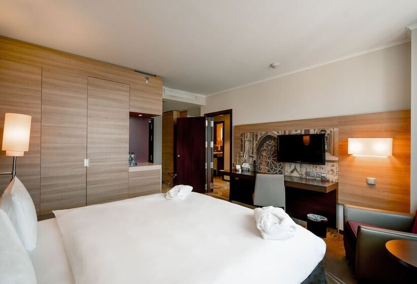 مجموعه ویستا شهر, Holiday Inn Kyiv By Ihg