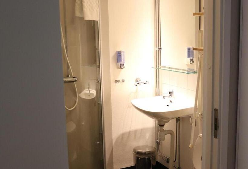 标准间, L Rådhuset