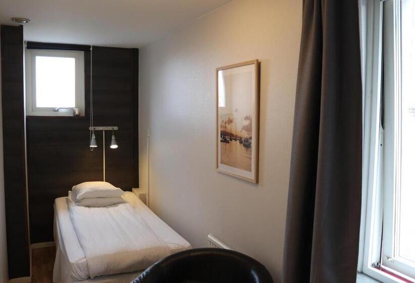 单人经济间, L Rådhuset