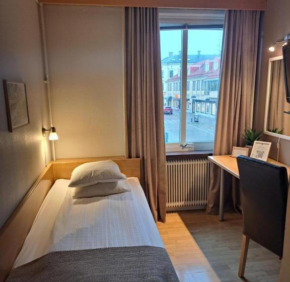 单人经济间, L Rådhuset