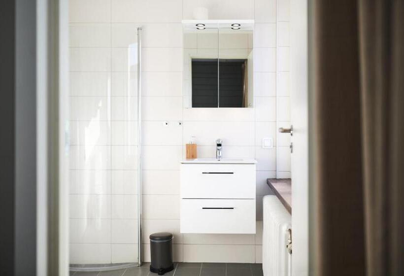 Quarto Triplo Basic, L Rådhuset