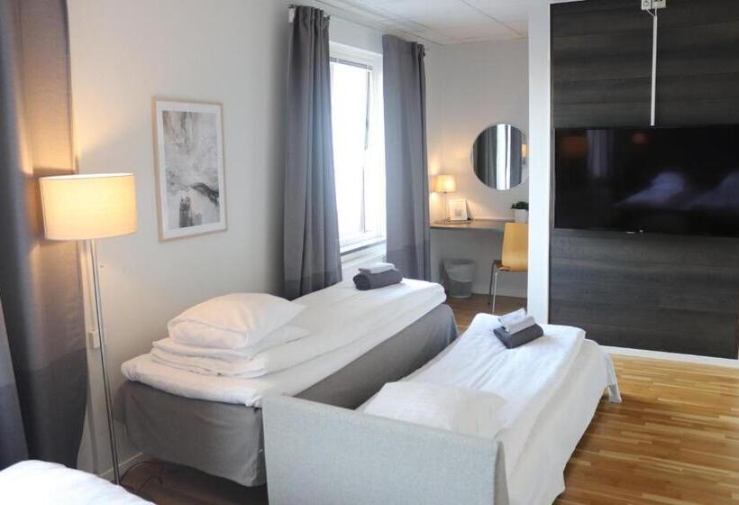 基本三人间, L Rådhuset