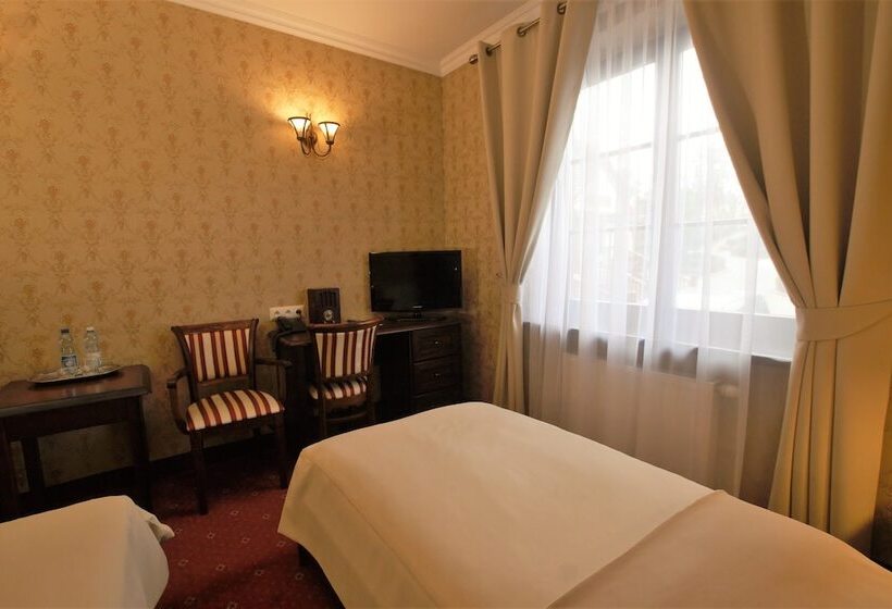 غرفة قياسية, Sarmata Zespół Dworski