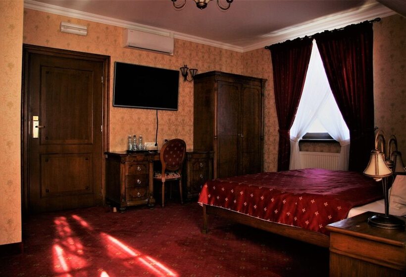 غرفة قياسية ثلاثية, Sarmata Zespół Dworski