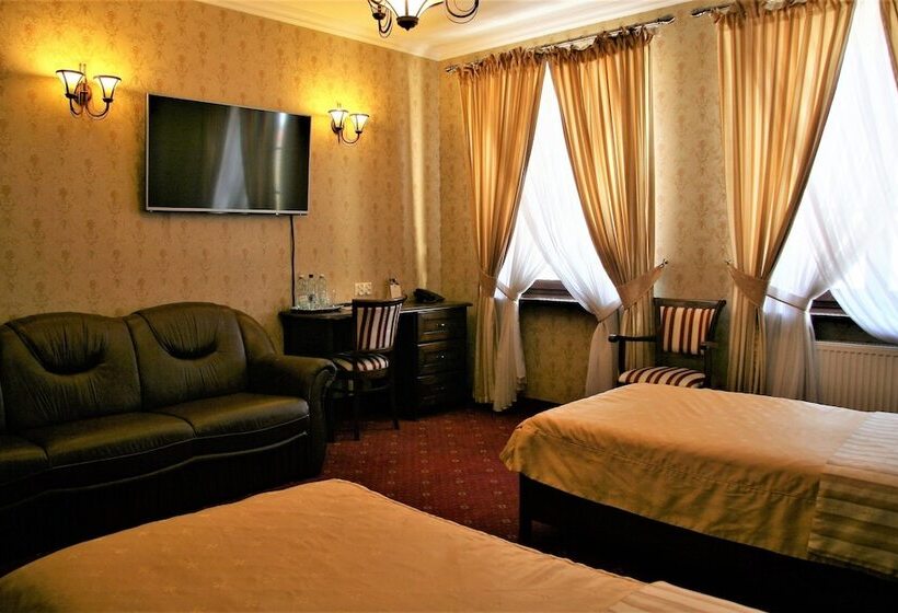 غرفة ديلوكس, Sarmata Zespół Dworski