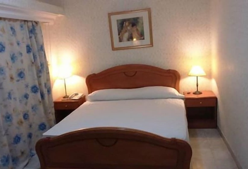 اتاق استاندارد یک نفره, The Diplomat Suite