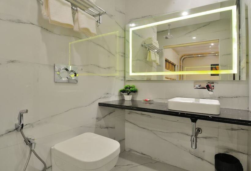 غرفة ديلوكس, The Gold Regency