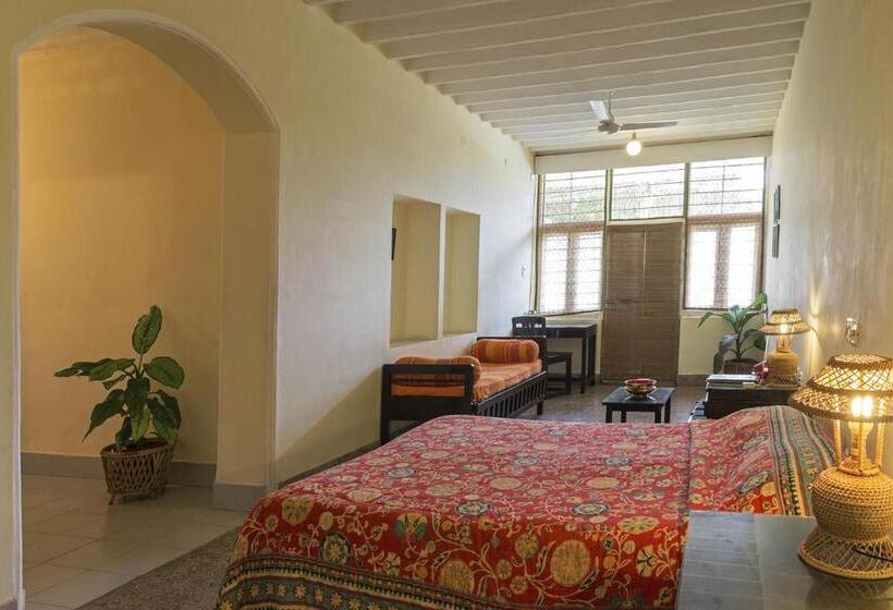 Deluxe Room, The Green