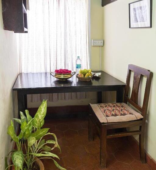 Deluxe Room, The Green