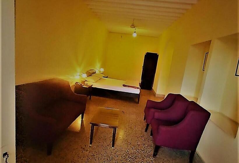 Deluxe Room, The Green