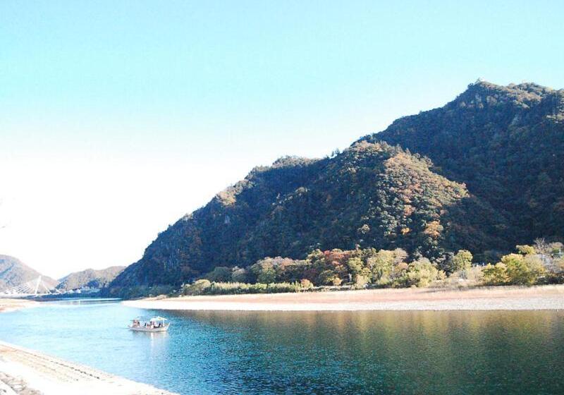 Номер Стандарт Вид на Реку, Usyounoie Sugiyama