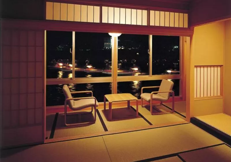 スタンダードルーム, Usyounoie Sugiyama