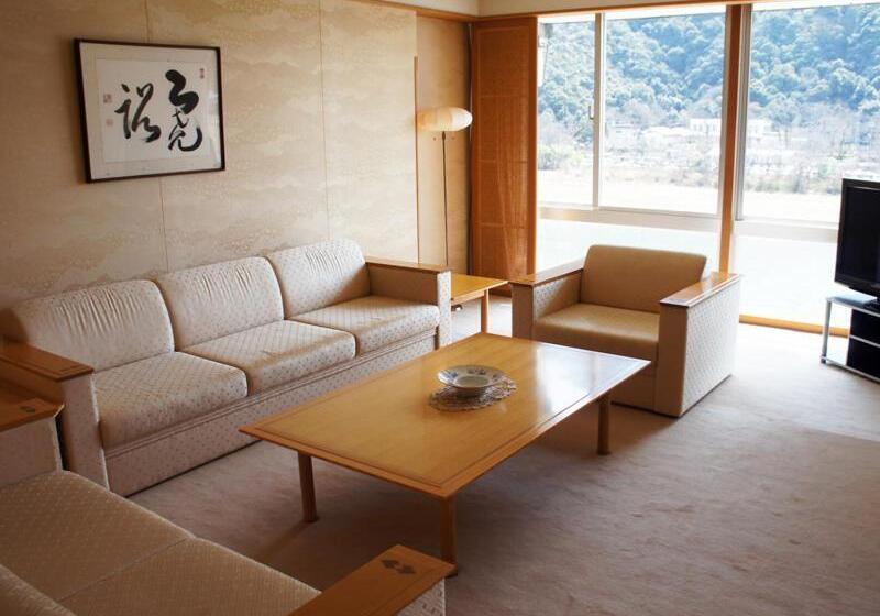 غرفة قياسية, Usyounoie Sugiyama