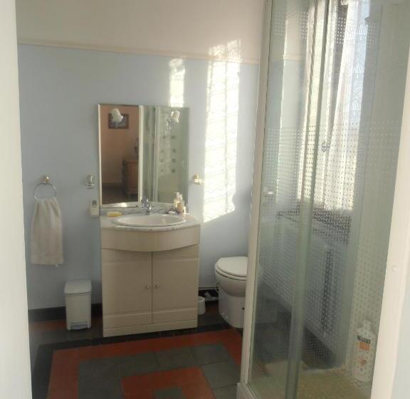 غرفة عائلية, L Orchidée