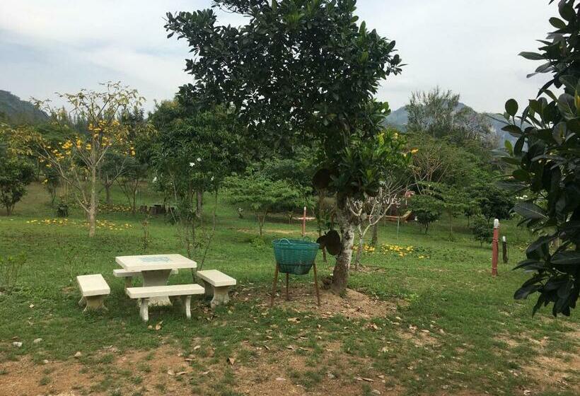 디럭스 룸, Kum Nangpaya