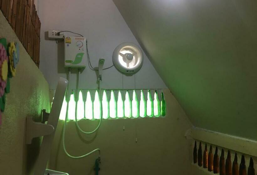 스탠다드 방갈로, Kum Nangpaya