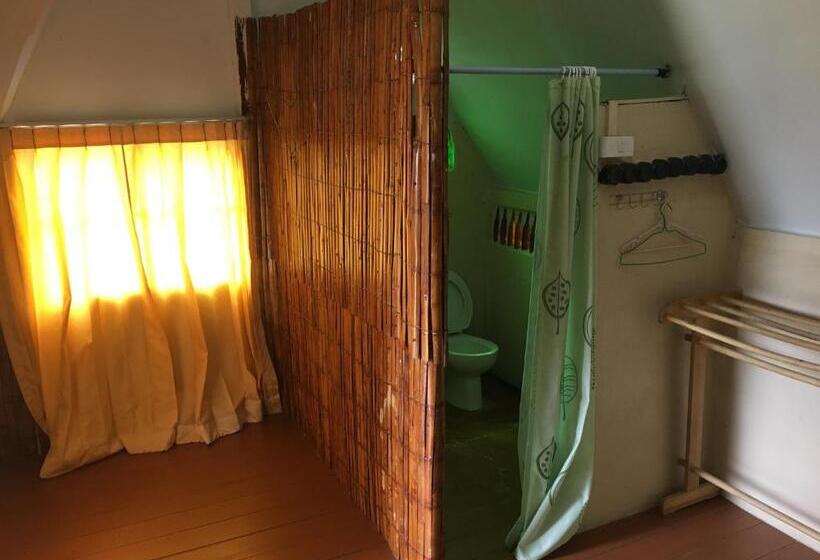 스탠다드 방갈로, Kum Nangpaya