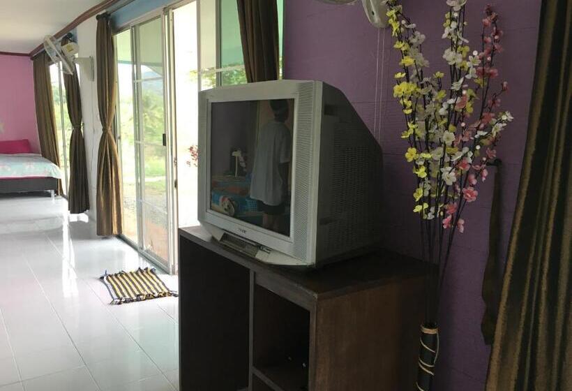 스탠다드 방갈로, Kum Nangpaya