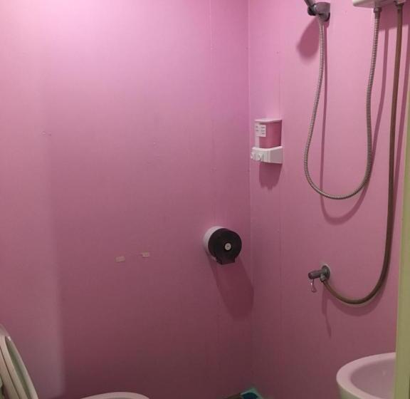 스탠다드 방갈로, Kum Nangpaya