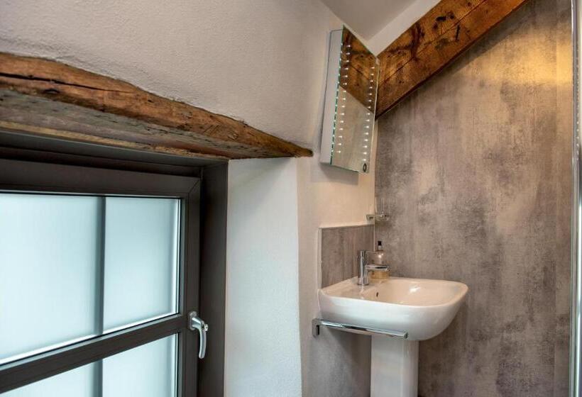 Номер Deluxe, The White Cottage B&b