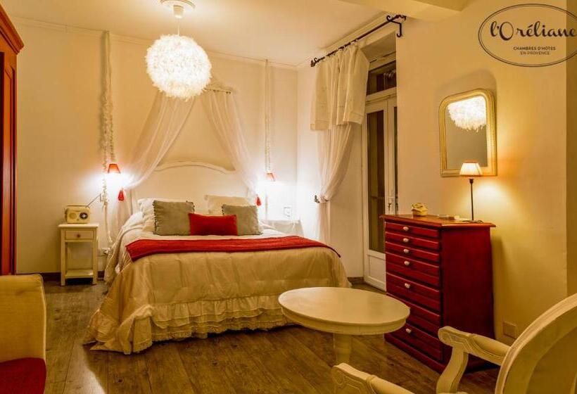 庭の見えるスタンダードトリプルルーム, Chambres D Hôtes L Oréliane En Provence Spa Bien être