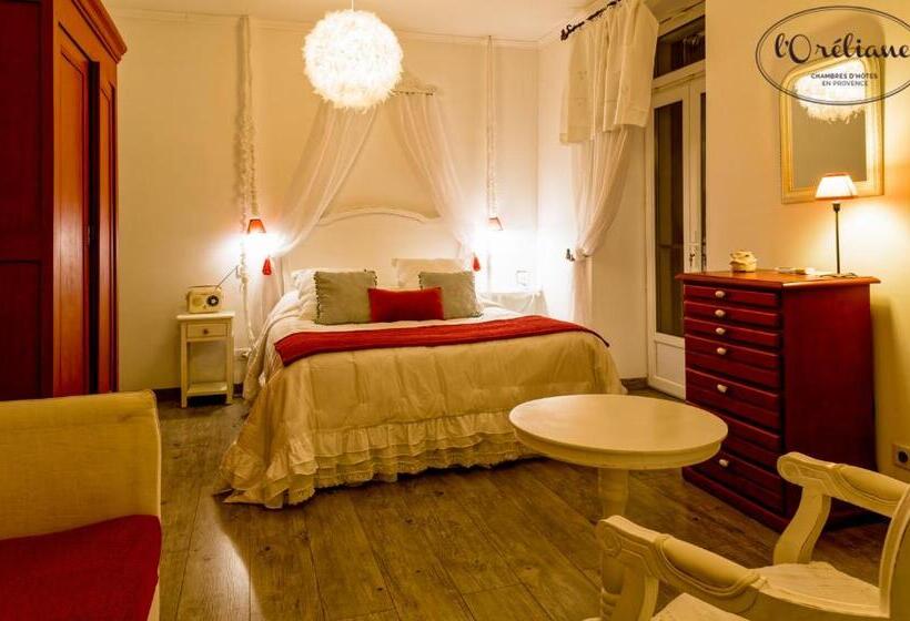 庭の見えるスタンダードトリプルルーム, Chambres D Hôtes L Oréliane En Provence Spa Bien être