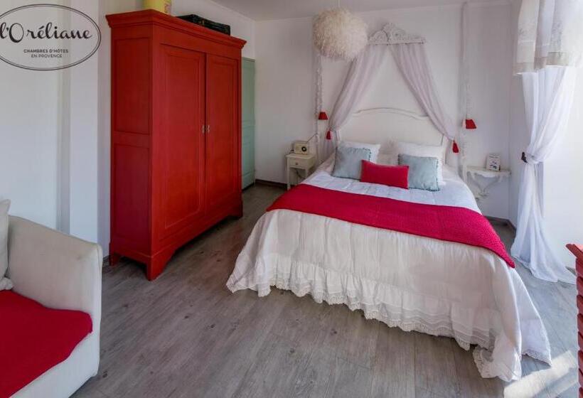 庭の見えるスタンダードトリプルルーム, Chambres D Hôtes L Oréliane En Provence Spa Bien être