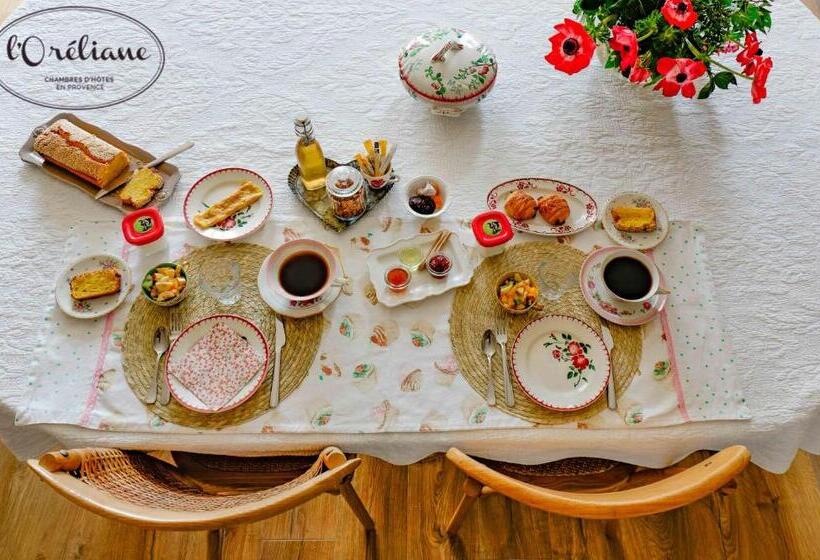 庭の見えるスタンダードトリプルルーム, Chambres D Hôtes L Oréliane En Provence Spa Bien être