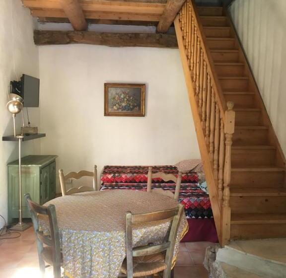 标准工作室带泳池景, Chateau De La Bastide