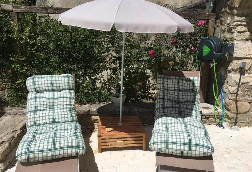 带露台的标准工作室, Chateau De La Bastide