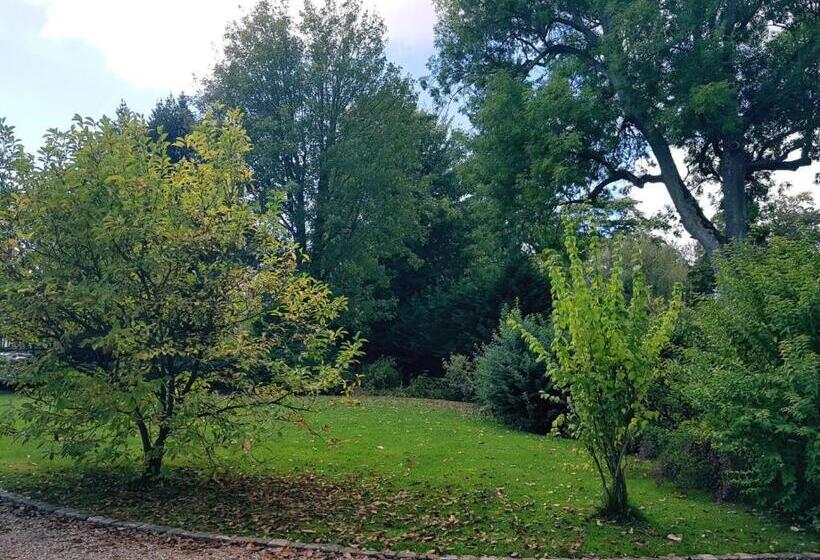 Трехместный Номер Стандарт Вид на Сад, Manoir De L As De Trèfle