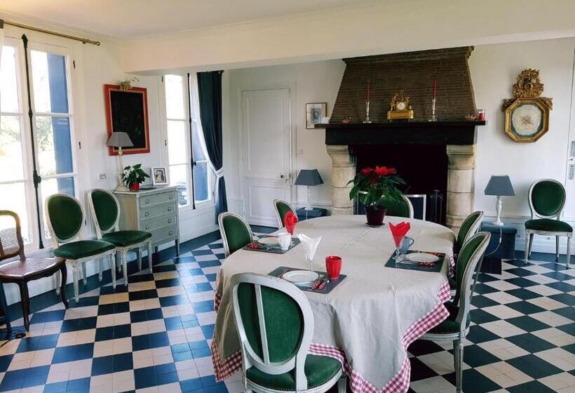 Трехместный Номер Стандарт Вид на Сад, Manoir De L As De Trèfle