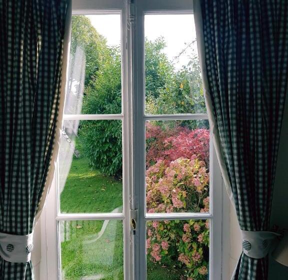 Трехместный Номер Стандарт Вид на Сад, Manoir De L As De Trèfle