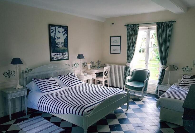 带花园景观的标准三人间, Manoir De L As De Trèfle