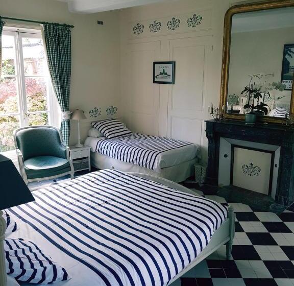 Трехместный Номер Стандарт Вид на Сад, Manoir De L As De Trèfle