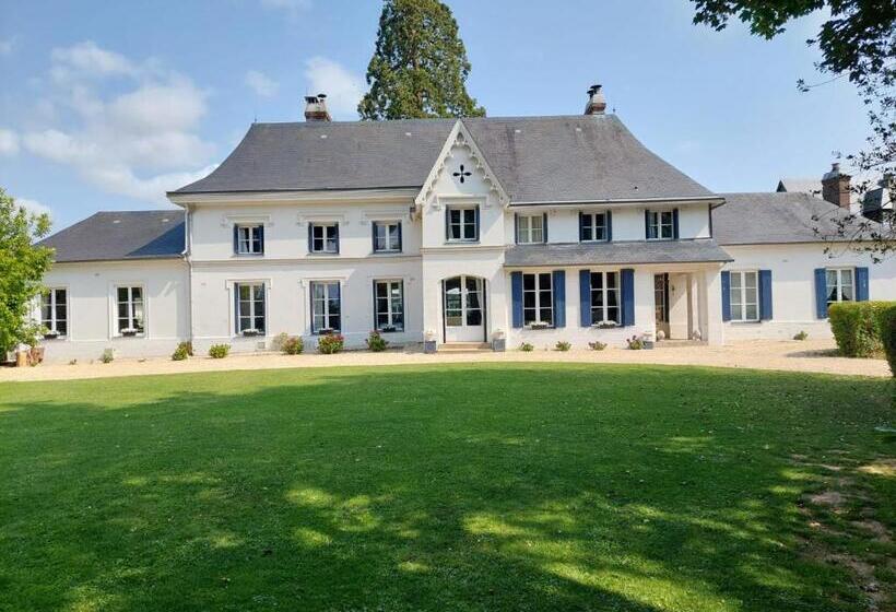 Трехместный Номер Стандарт Вид на Сад, Manoir De L As De Trèfle