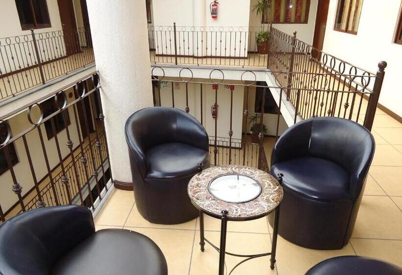 スタンダードトリプルルーム, Plaza San Carlos