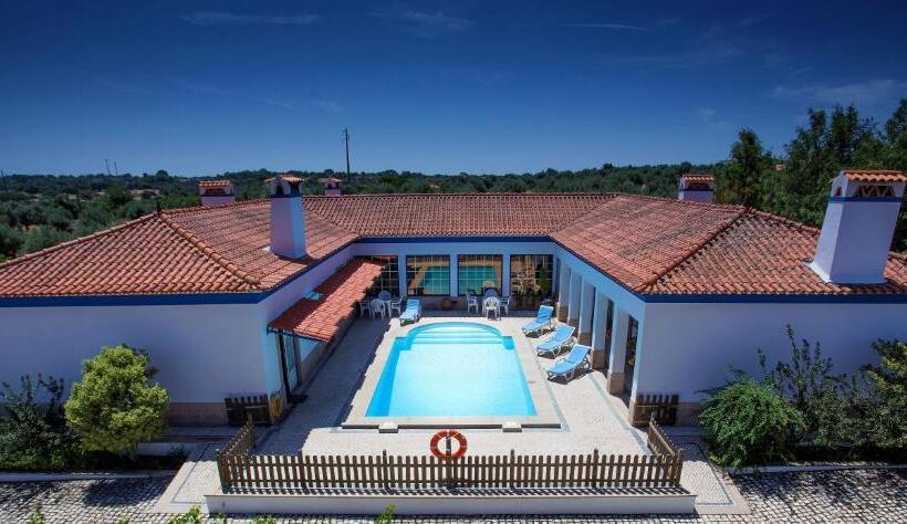 ４ベッドルームハウス, A Palhota