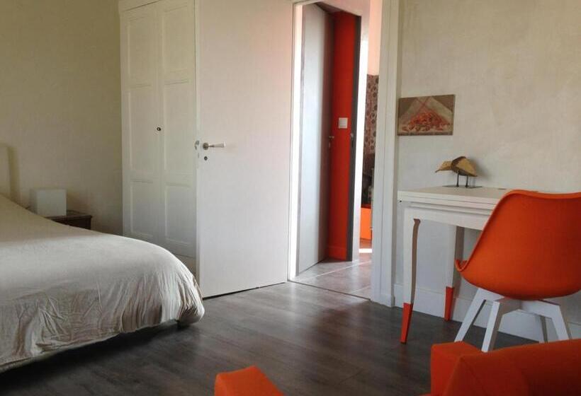 スタンダードルーム, La Maison Bleue