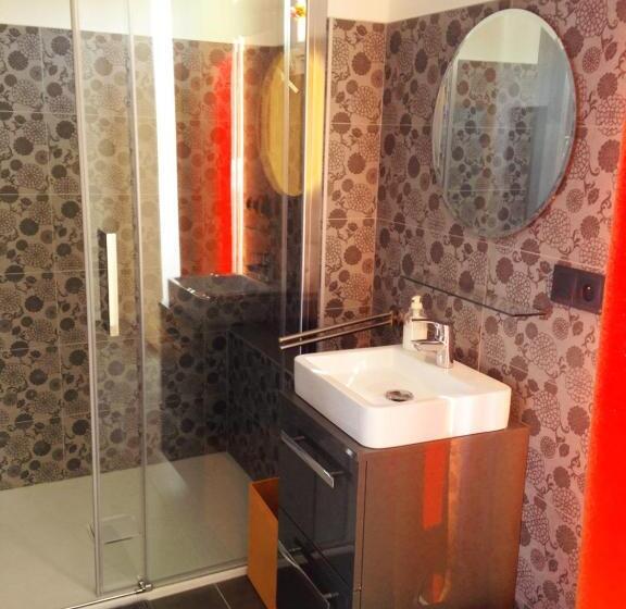 スタンダードルーム, La Maison Bleue