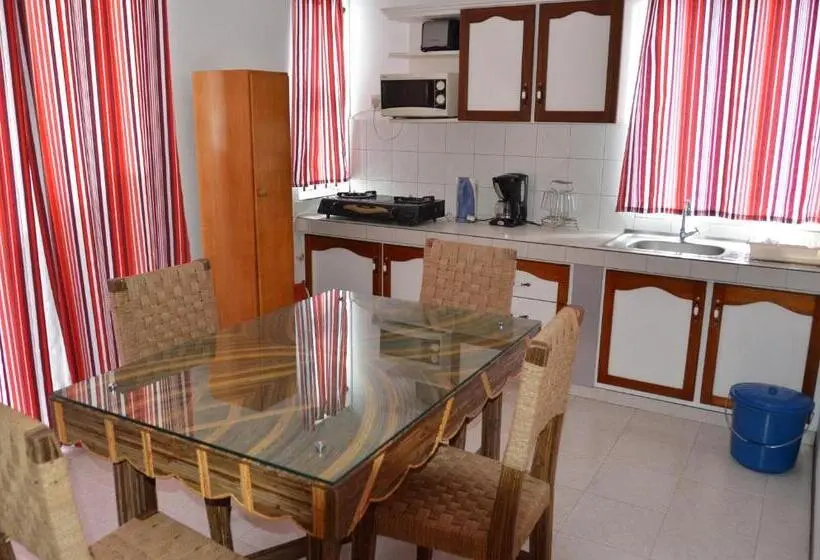 استودیوی استاندارد, Les Gentilhommieres Guest House