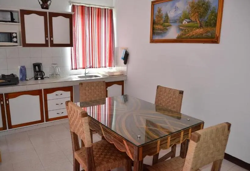 استودیوی استاندارد, Les Gentilhommieres Guest House